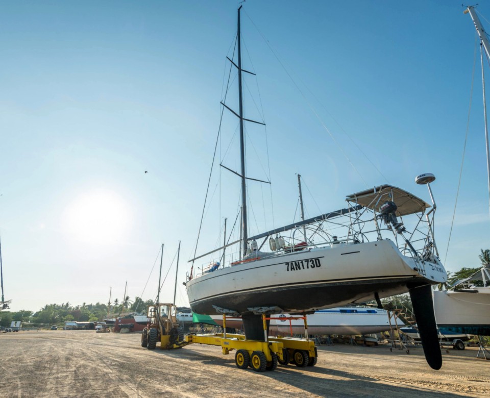 Full-Service Boatyard & Hardstand Area